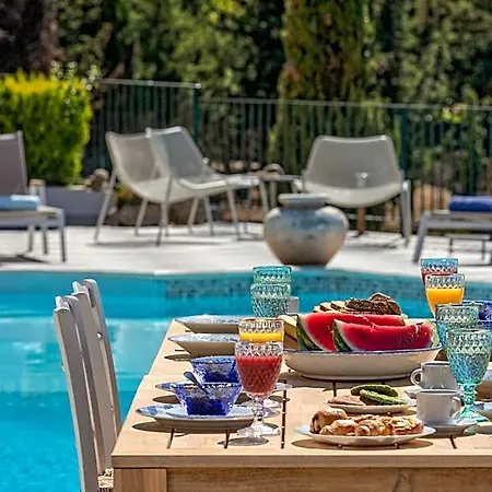 Ξενοδοχείο Garbis & 4*